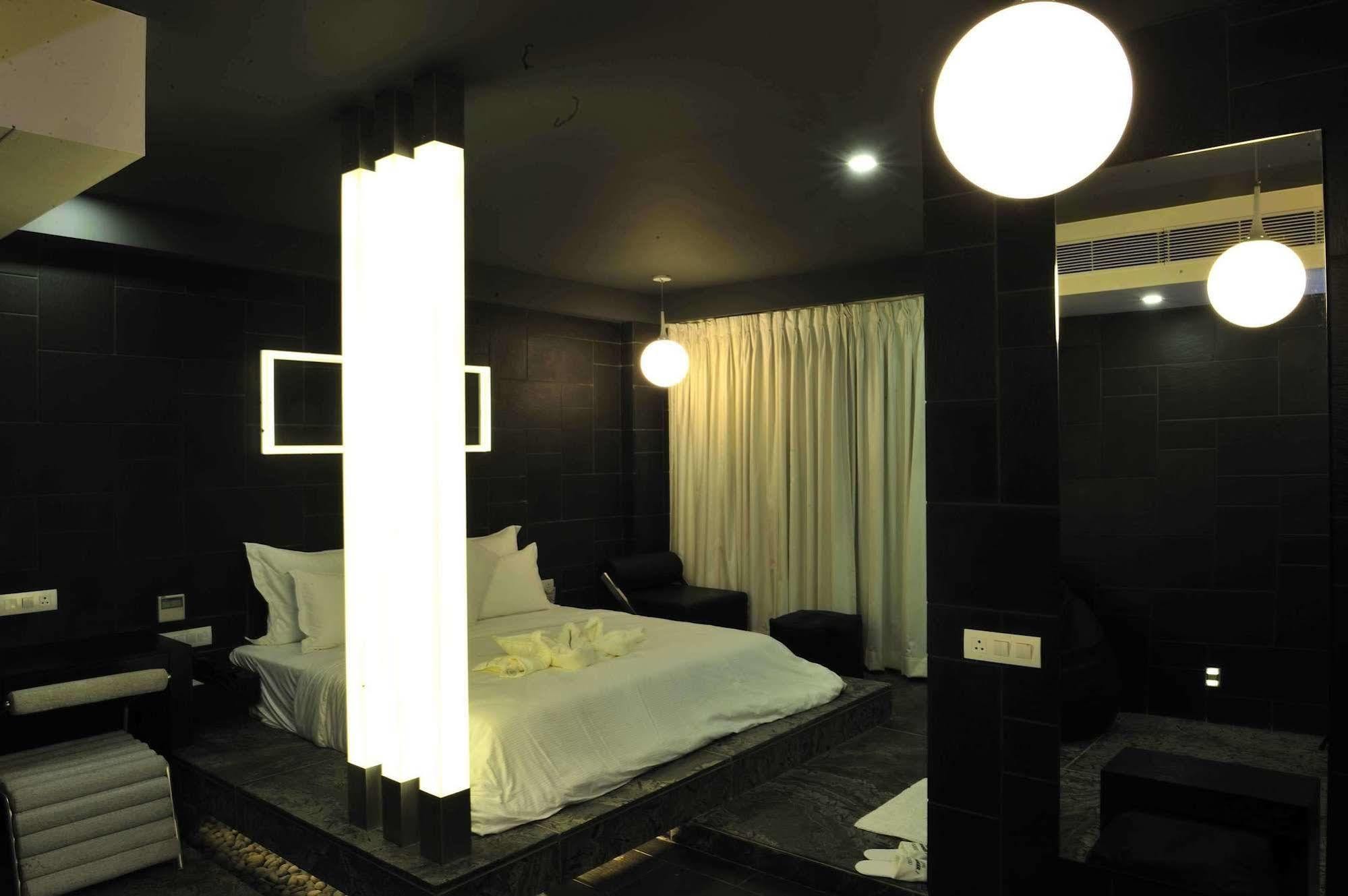 Hotel El Dorado Ahmadabad Zewnętrze zdjęcie