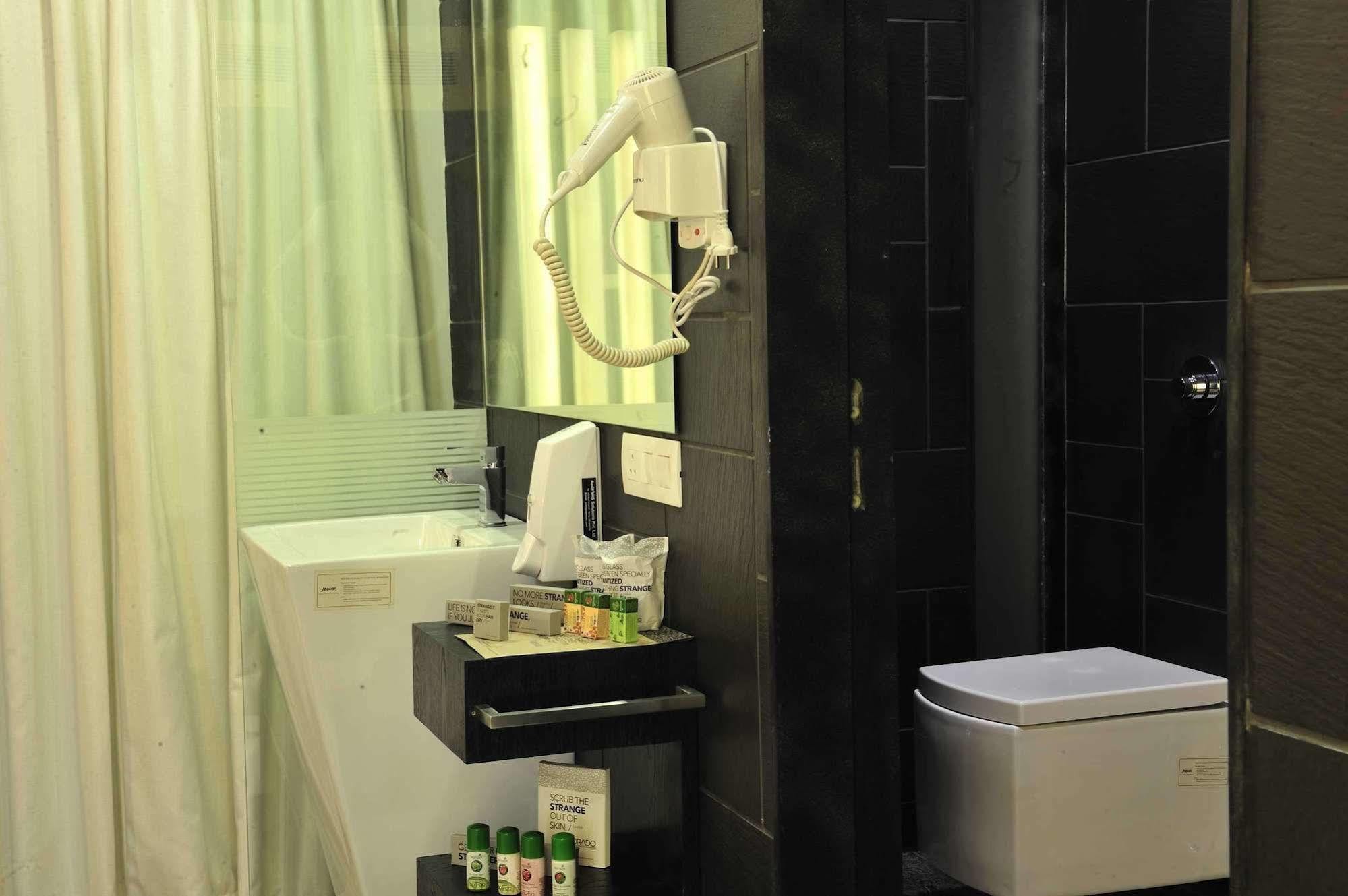 Hotel El Dorado Ahmadabad Zewnętrze zdjęcie